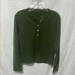 Fortela Sartorial Elegant Olive Button Down Shirt for Women